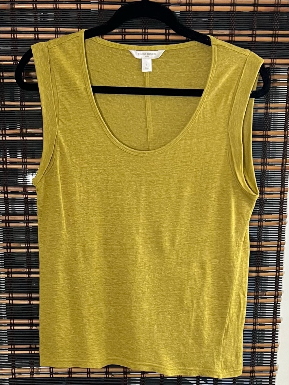NWOT 100% Linen Celery Green Roll Cuff Tank Sz S